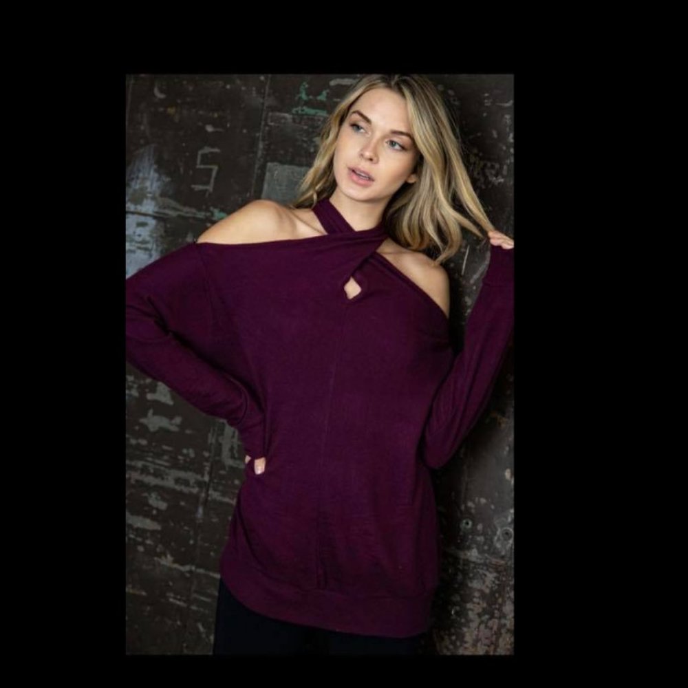 Brushed hacci twist neck off shoulder top